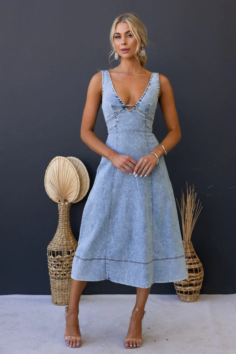 Qlarie Denim Midi Dress - Image 4